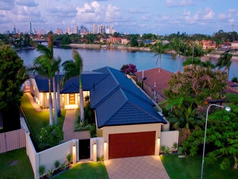 52 Rumrunner Street, Mermaid Waters QLD 4218