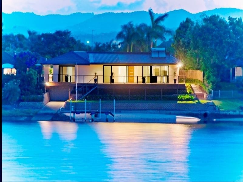 52 Rumrunner Street, Mermaid Waters QLD 4218