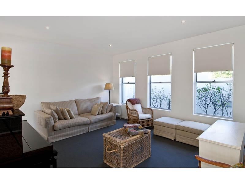 16 Petrel Avenue, Mermaid Beach QLD 4218