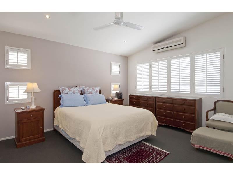 16 Petrel Avenue, Mermaid Beach QLD 4218