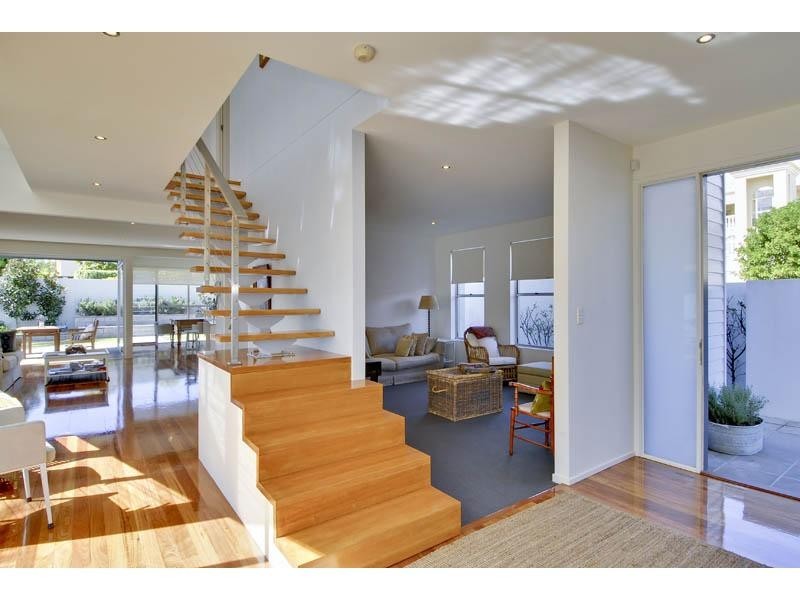 16 Petrel Avenue, Mermaid Beach QLD 4218