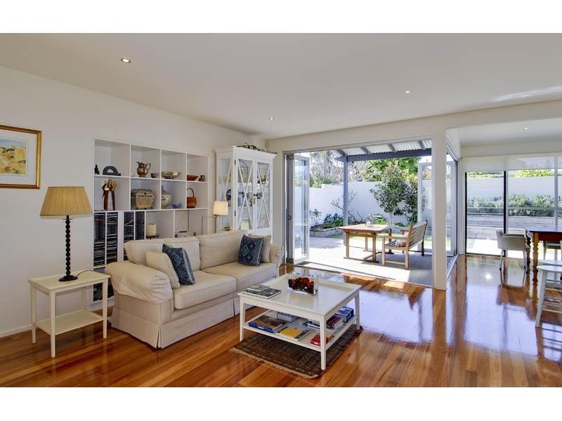 16 Petrel Avenue, Mermaid Beach QLD 4218