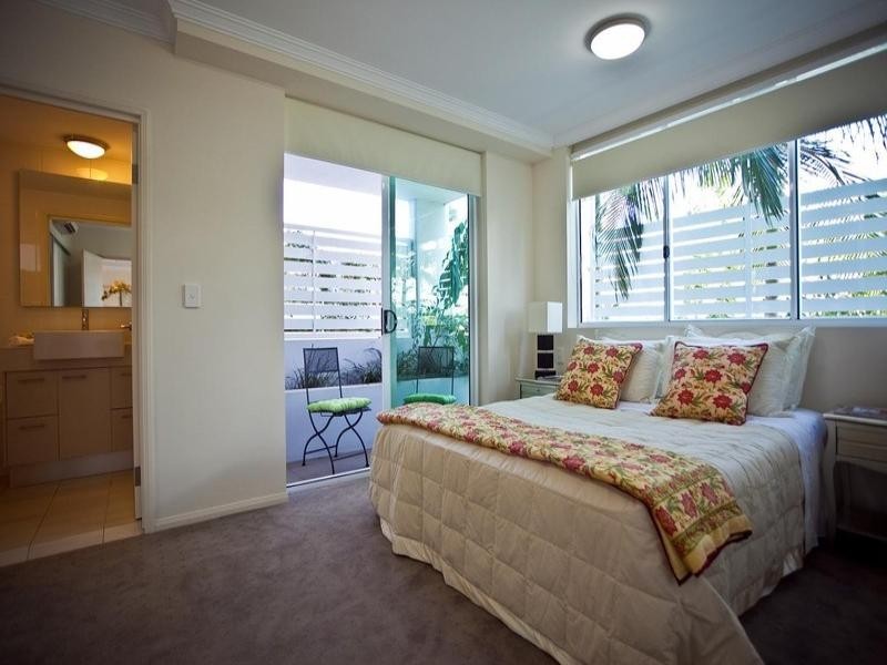 2/5 ‘Reflections On The Park’ Aruma Street, Chevron Island QLD 4217