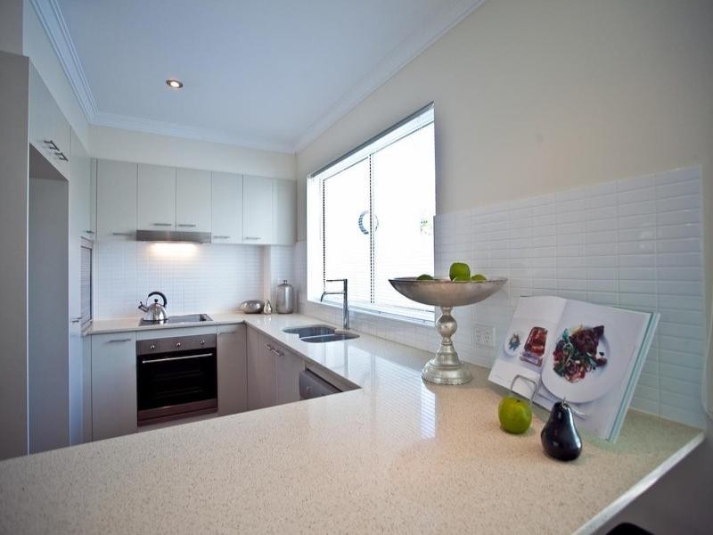 2/5 ‘Reflections On The Park’ Aruma Street, Chevron Island QLD 4217