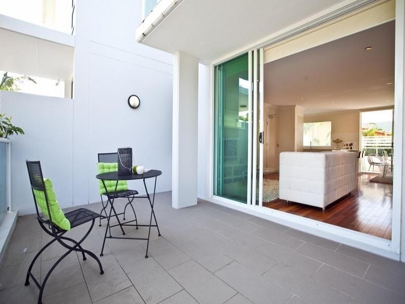 2/5 ‘Reflections On The Park’ Aruma Street, Chevron Island QLD 4217