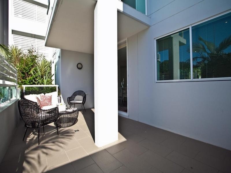 2/5 ‘Reflections On The Park’ Aruma Street, Chevron Island QLD 4217