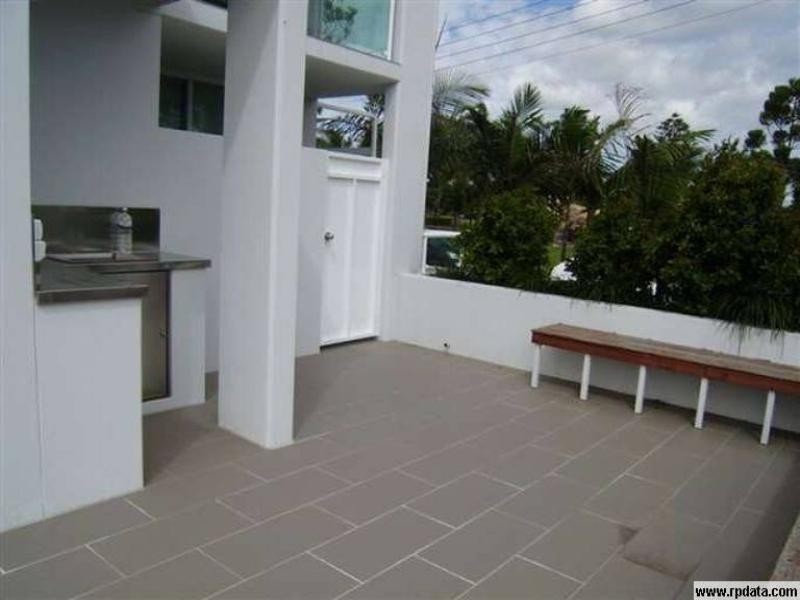 2/5 ‘Reflections On The Park’ Aruma Street, Chevron Island QLD 4217