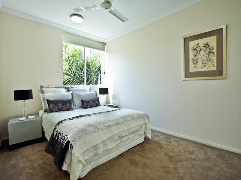 2/5 ‘Reflections On The Park’ Aruma Street, Chevron Island QLD 4217