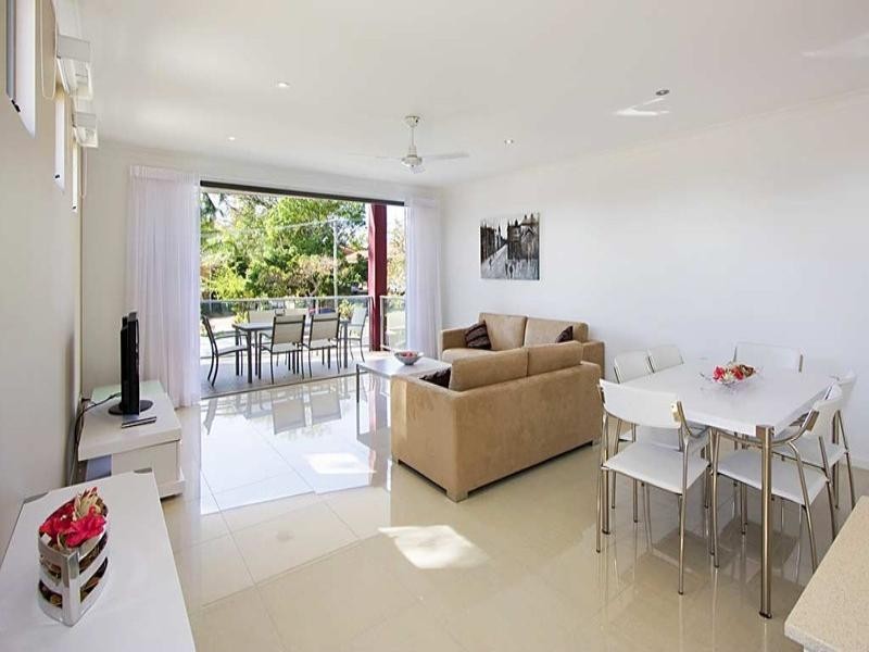 1-5 ‘Seabay Apartments’, 30 Stephens Street, Burleigh Heads QLD 4220