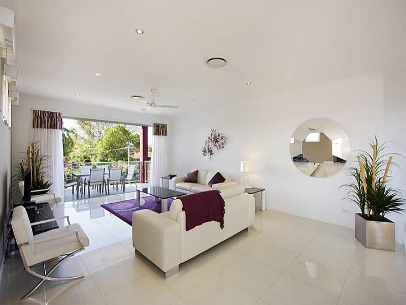1-5 ‘Seabay Apartments’, 30 Stephens Street, Burleigh Heads QLD 4220