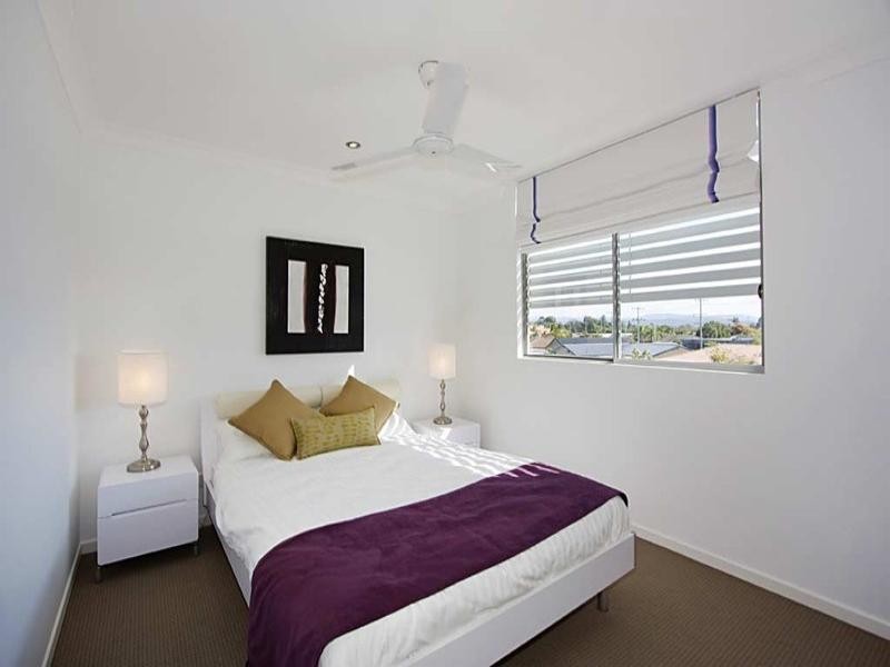 1-5 ‘Seabay Apartments’, 30 Stephens Street, Burleigh Heads QLD 4220