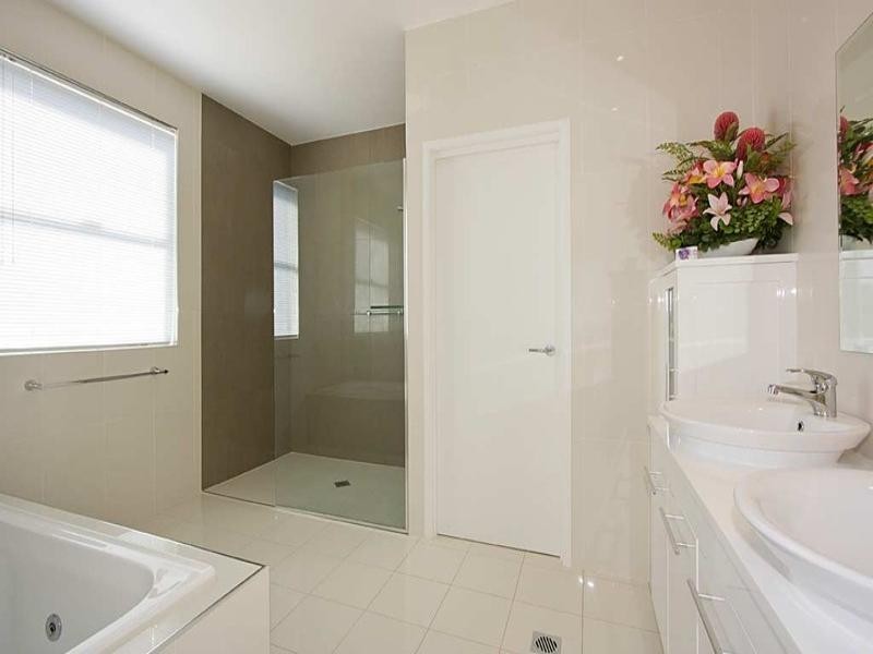 1-5 ‘Seabay Apartments’, 30 Stephens Street, Burleigh Heads QLD 4220