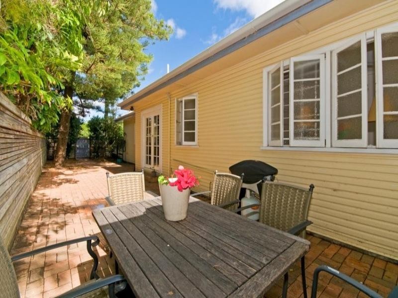 37 Peerless Avenue, Mermaid Beach QLD 4218