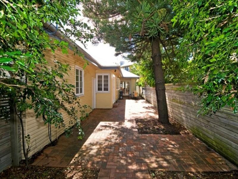 37 Peerless Avenue, Mermaid Beach QLD 4218