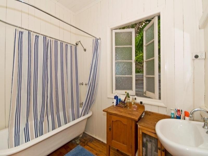 37 Peerless Avenue, Mermaid Beach QLD 4218