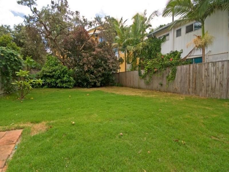 37 Peerless Avenue, Mermaid Beach QLD 4218