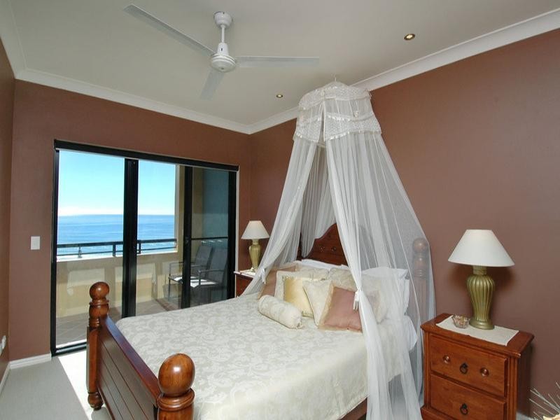 1 Great Hall Drive, Miami QLD 4220