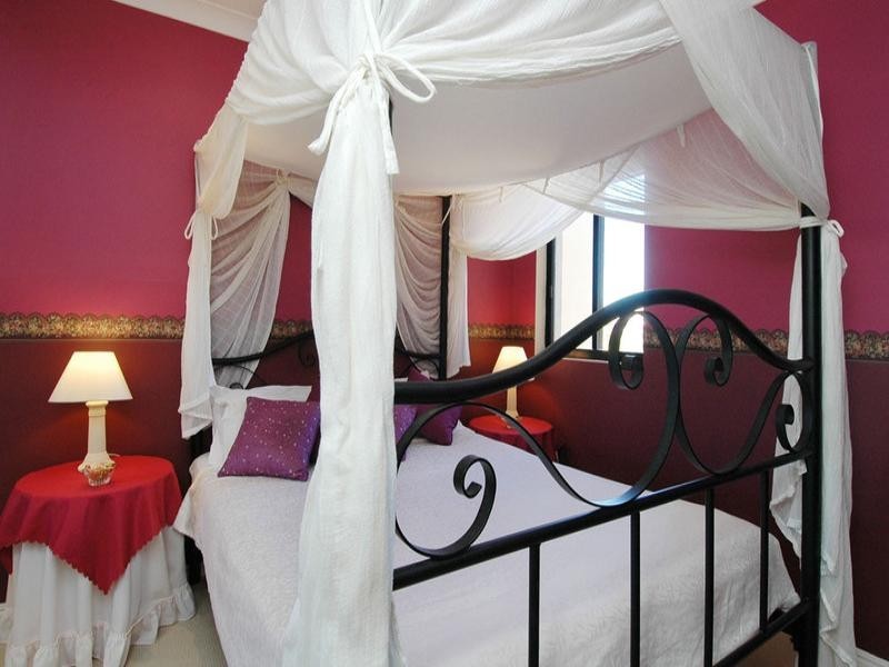 1 Great Hall Drive, Miami QLD 4220