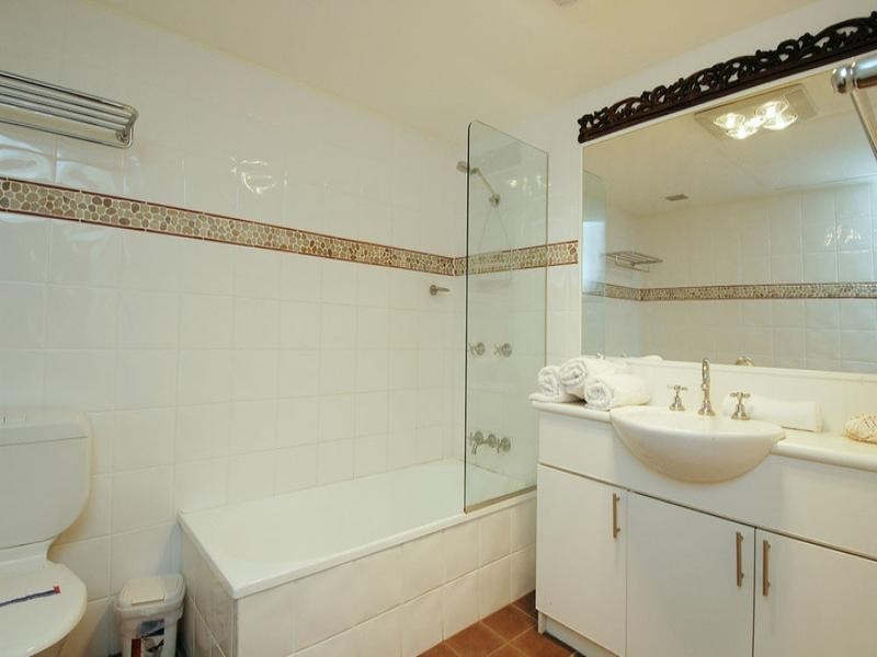 1 Great Hall Drive, Miami QLD 4220