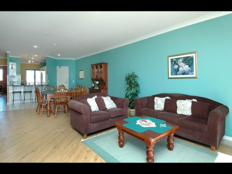 1 Great Hall Drive, Miami QLD 4220