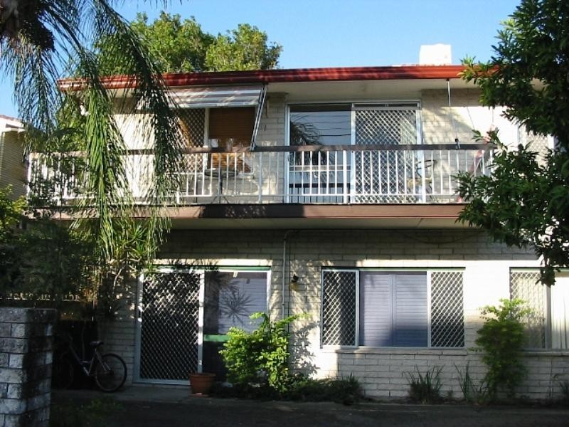 5 ‘Vaucluse’ 143 Surf Parade, Broadbeach QLD 4218