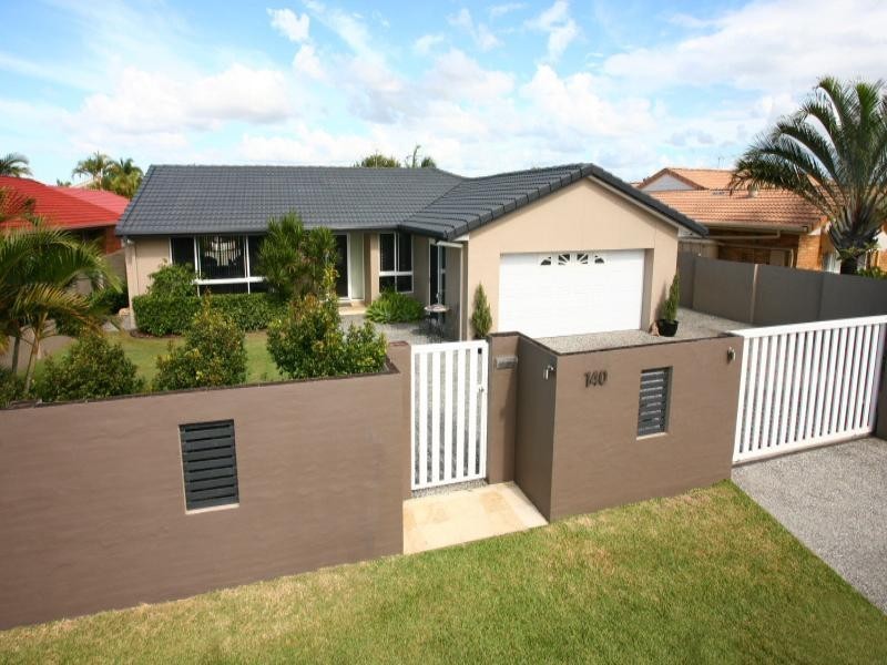 Clear Island Waters QLD 4226