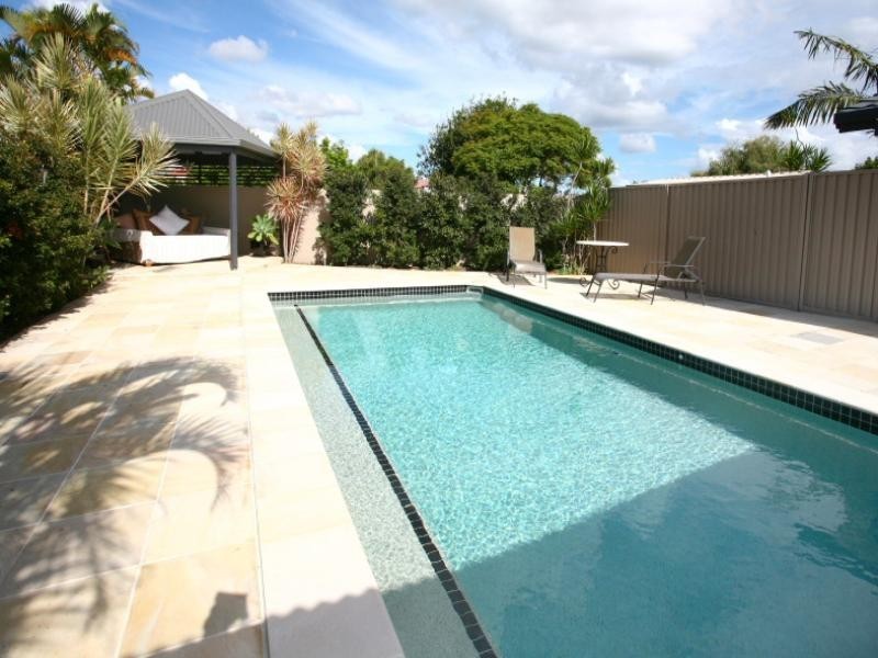 Clear Island Waters QLD 4226