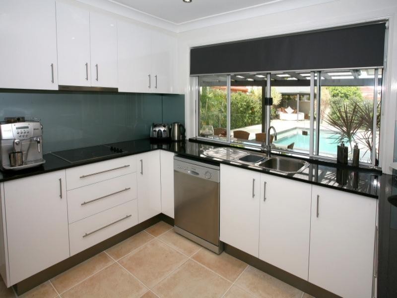 Clear Island Waters QLD 4226