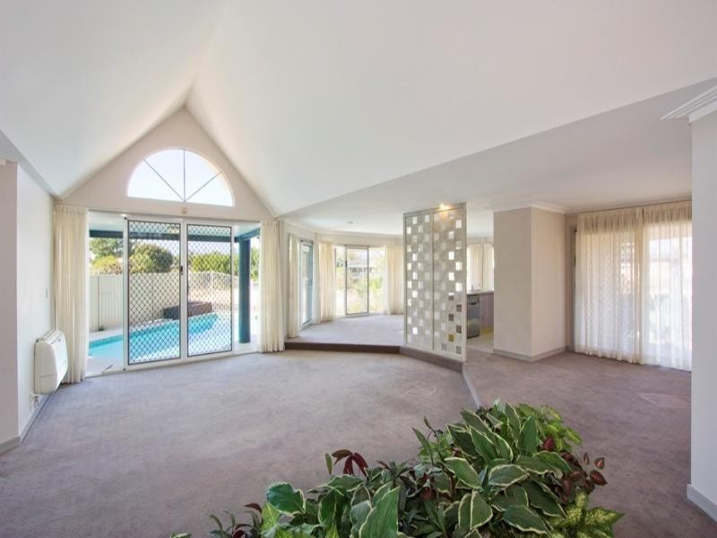 160 Sunshine Boulevard, Mermaid Waters QLD 4218