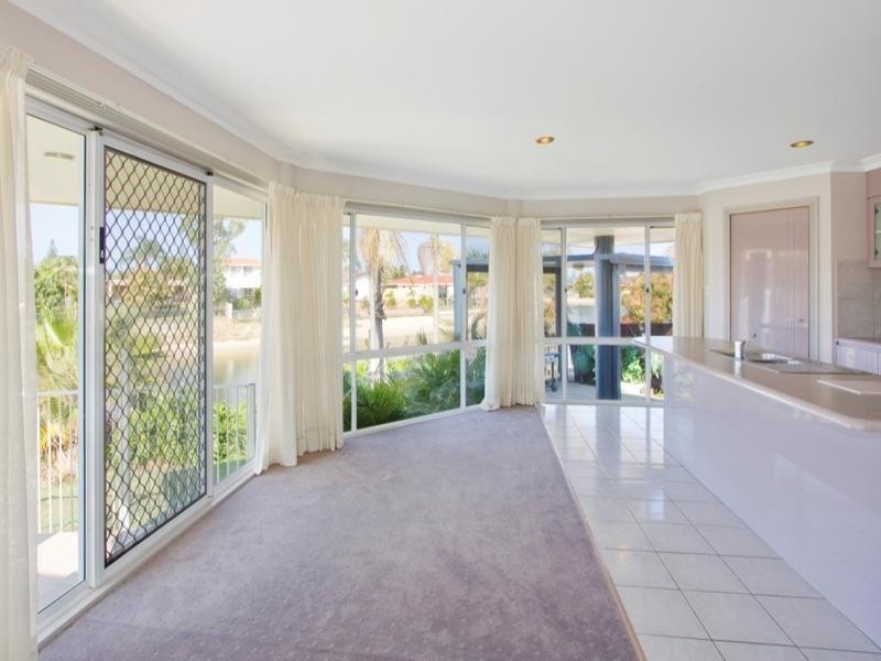 160 Sunshine Boulevard, Mermaid Waters QLD 4218