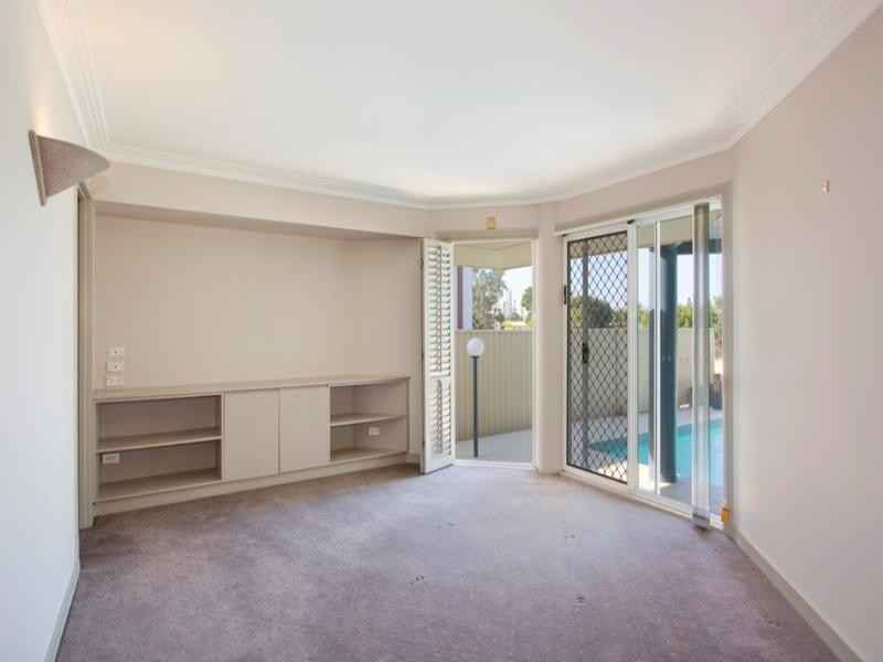 160 Sunshine Boulevard, Mermaid Waters QLD 4218