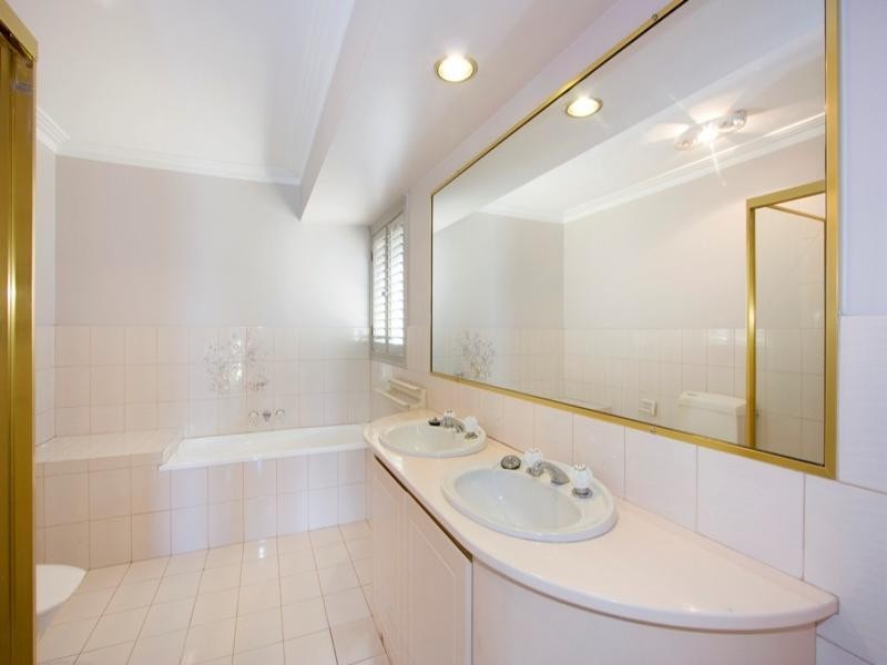 160 Sunshine Boulevard, Mermaid Waters QLD 4218