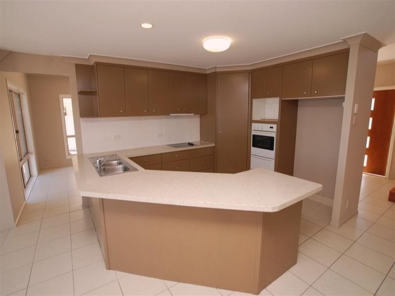 122 Port Jackson Boulevard, Clear Island Waters QLD 4226