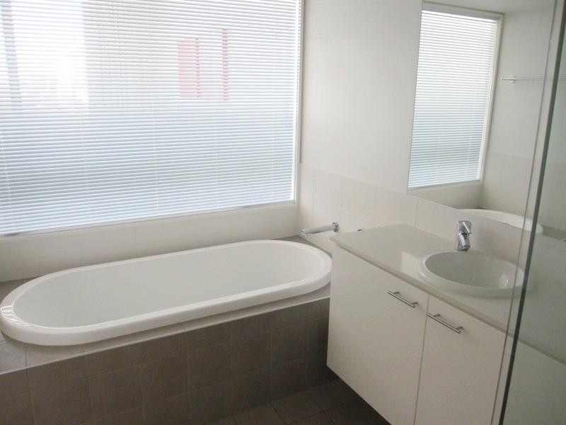 2906/33 T E Peters Drive ‘Freshwater Point’, Broadbeach QLD 4218