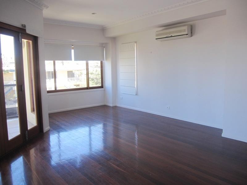 11 Surf Street, Mermaid Beach QLD 4218