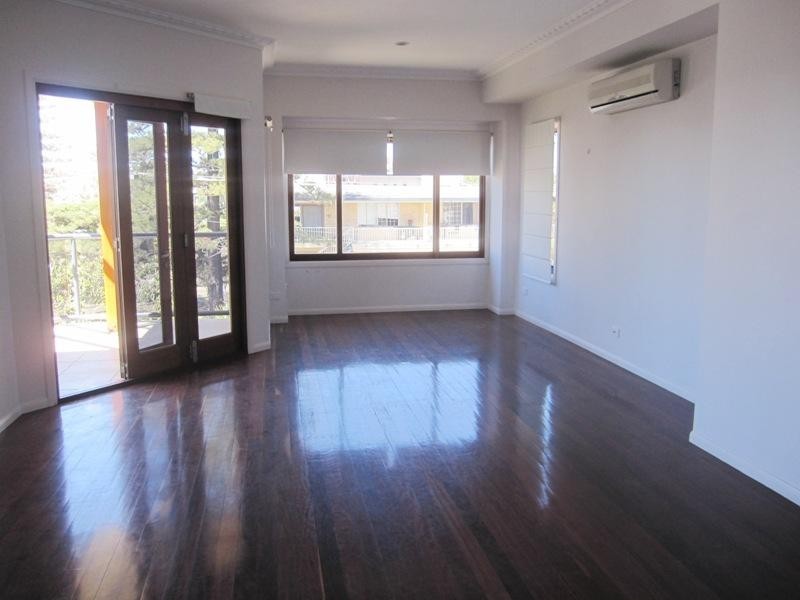 11 Surf Street, Mermaid Beach QLD 4218