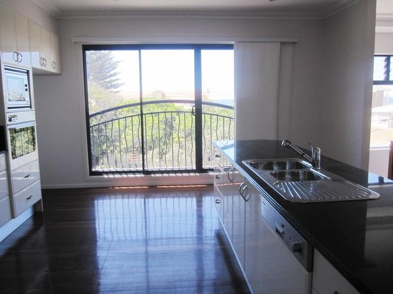 11 Surf Street, Mermaid Beach QLD 4218