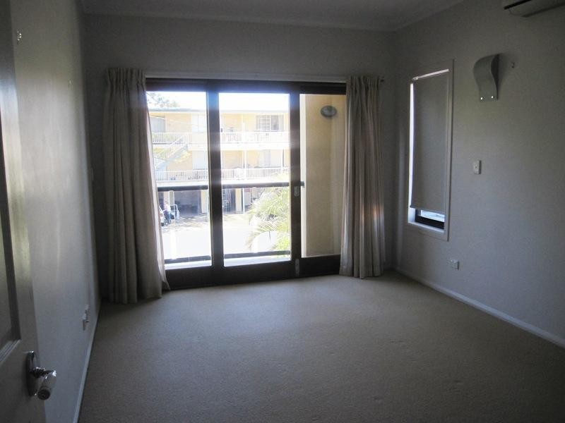 11 Surf Street, Mermaid Beach QLD 4218