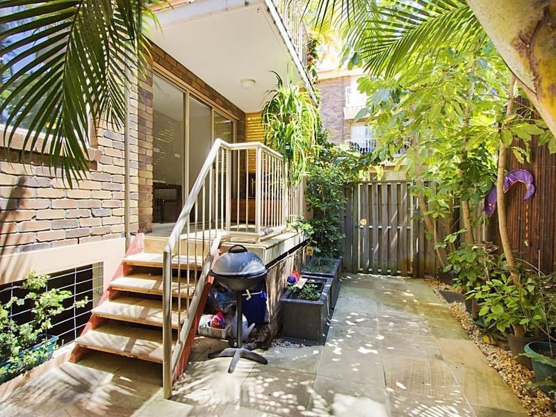 1 ‘Genoa Place’, 26 Genoa Street, Surfers Paradise QLD 4217