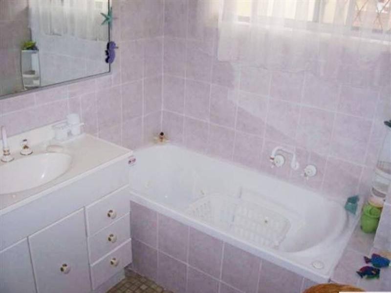 2/125 Old Burleigh Road, Broadbeach QLD 4218