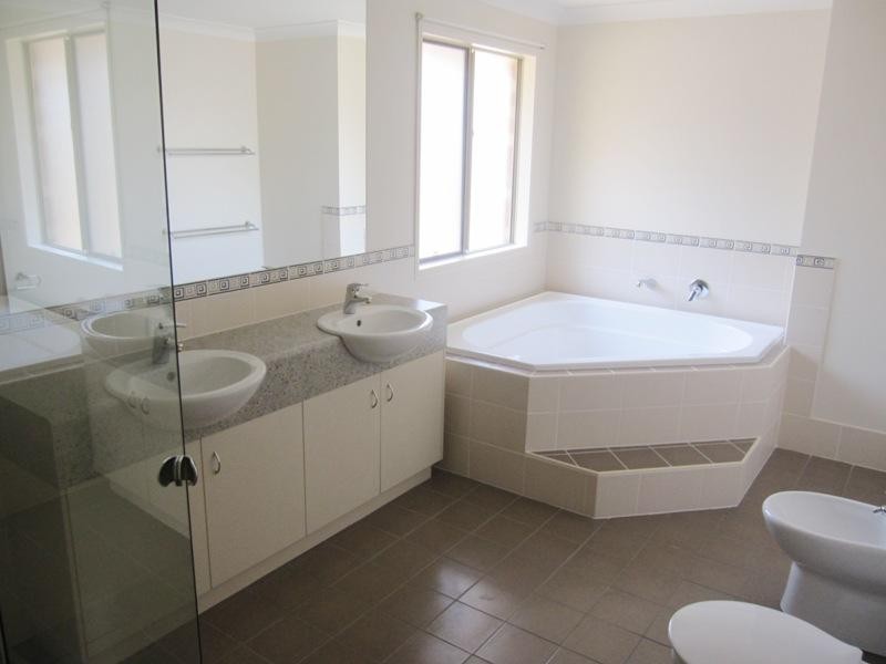 23 Banbrook Court, Molendinar QLD 4214