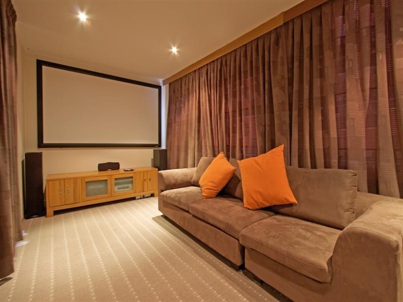 34 Allambi Avenue, Broadbeach Waters QLD 4218