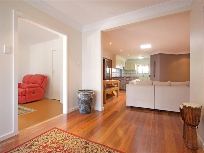 34 Allambi Avenue, Broadbeach Waters QLD 4218