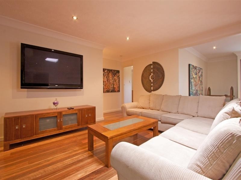 34 Allambi Avenue, Broadbeach Waters QLD 4218