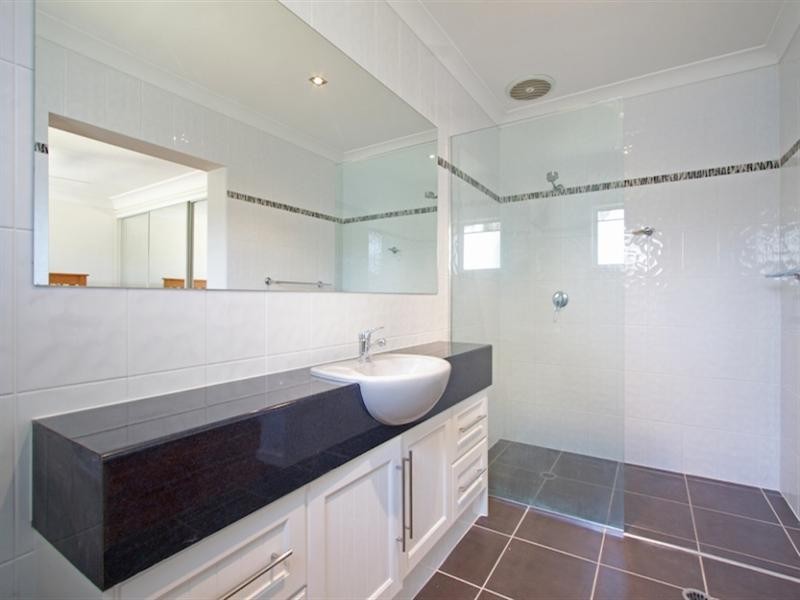34 Allambi Avenue, Broadbeach Waters QLD 4218