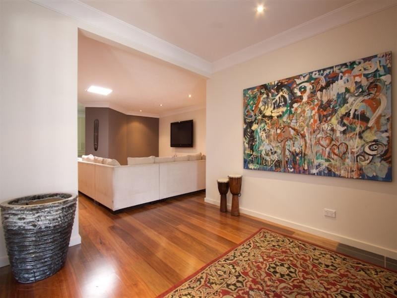 34 Allambi Avenue, Broadbeach Waters QLD 4218