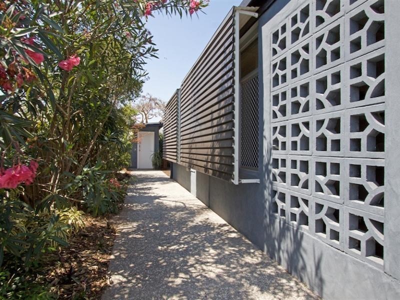 34 Allambi Avenue, Broadbeach Waters QLD 4218