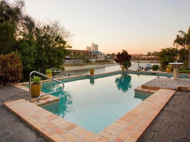 7 ‘Tanderra’ 107 Sunshine Boulevard, Mermaid Waters QLD 4218