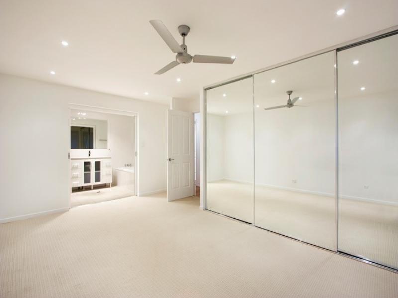 7 ‘Tanderra’ 107 Sunshine Boulevard, Mermaid Waters QLD 4218