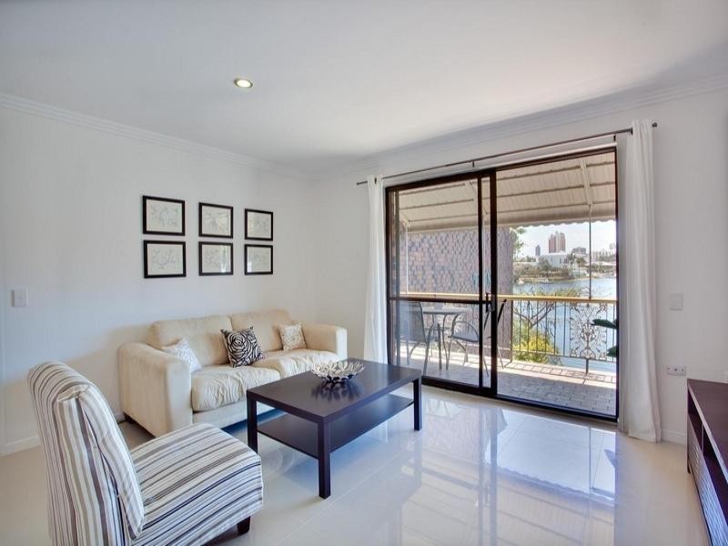 3 ‘Twin Gables’, 47 Hooker Boulevard, Broadbeach Waters QLD 4218